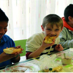 Una experta advierte de que los niños sedentarios y que no desayunan tienen más peligro de sufrir obesidad infantil