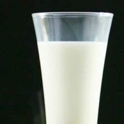 El consumo de leche de vaca previene el sobrepeso y la obesidad, según un estudio