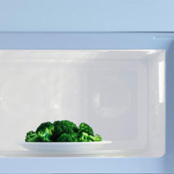 ¿Es peor para mi salud comer alimentos calentados en el microondas?