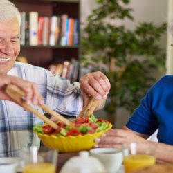 La alimentación contribuye a aumentar la calidad de vida de los mayores